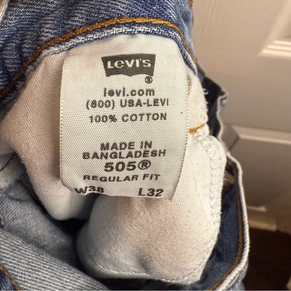 Levi’s Regular Fit Light Wash Men’s 505 Jeans Classic Denim Size 38 W 32 L GUC - Picture 6 of 7